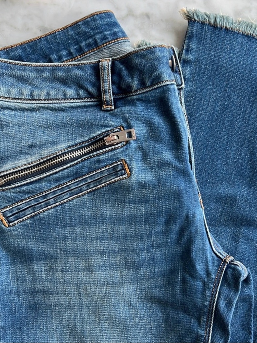 Zadig & Voltaire Jeans Size 25 Mefium Wash Slim Fit Zip Pockets Frayed